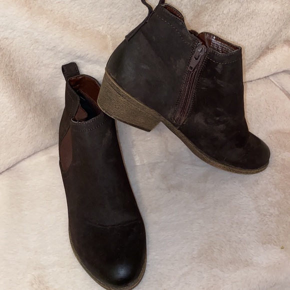 Brown Swede booties - Picture 3 of 5